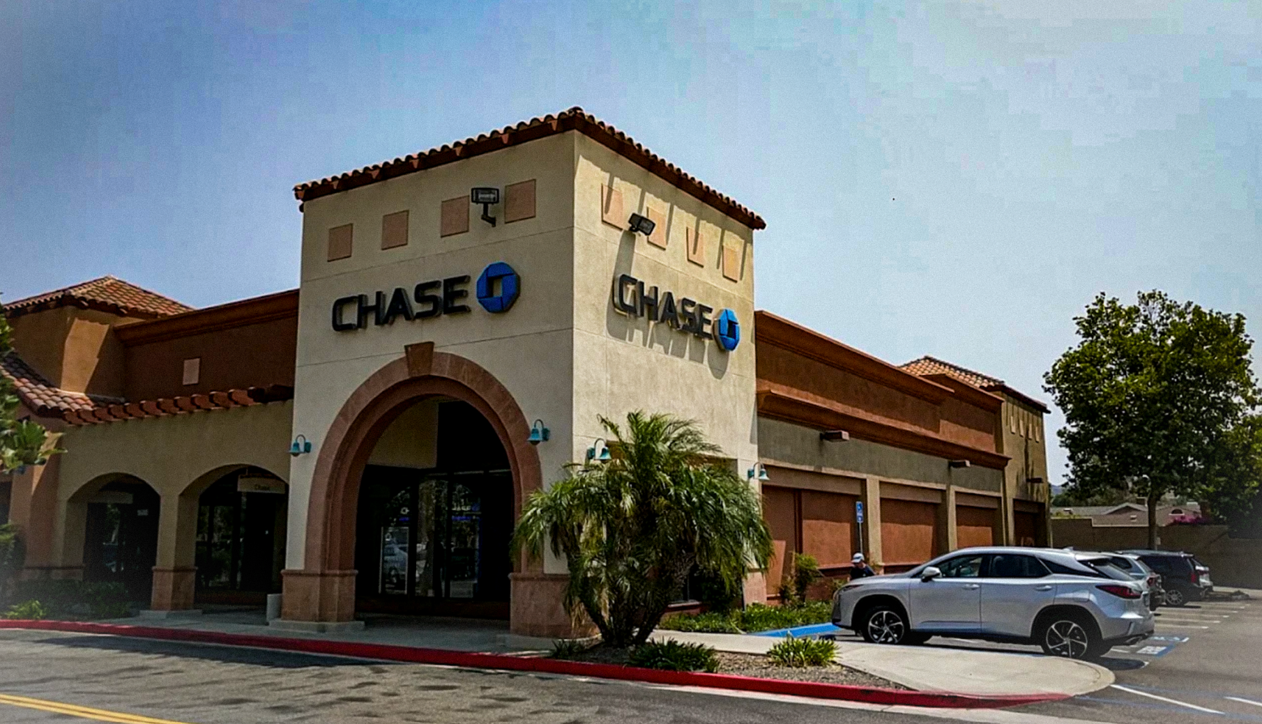 Men Arrested For $700k "Bank Juggling" Theft
