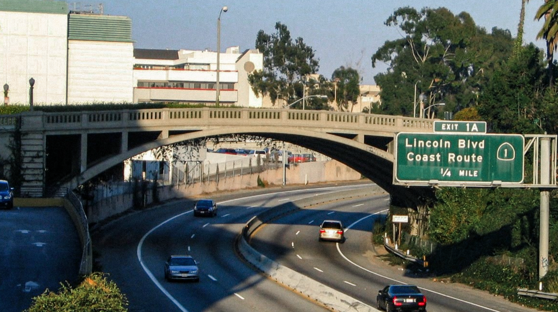 Man Commits Suicide on SM Freeway Overpass