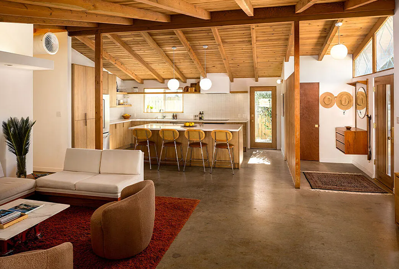 A Storied Mid-Century in Woodland Hills